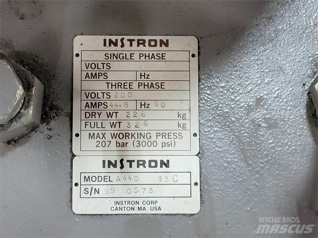  INSTRON A440 83C Vandpumper