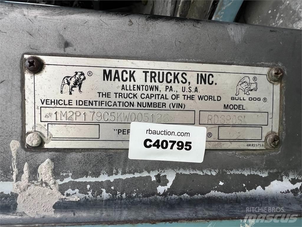 Mack RD690S Hjælpemaskiner