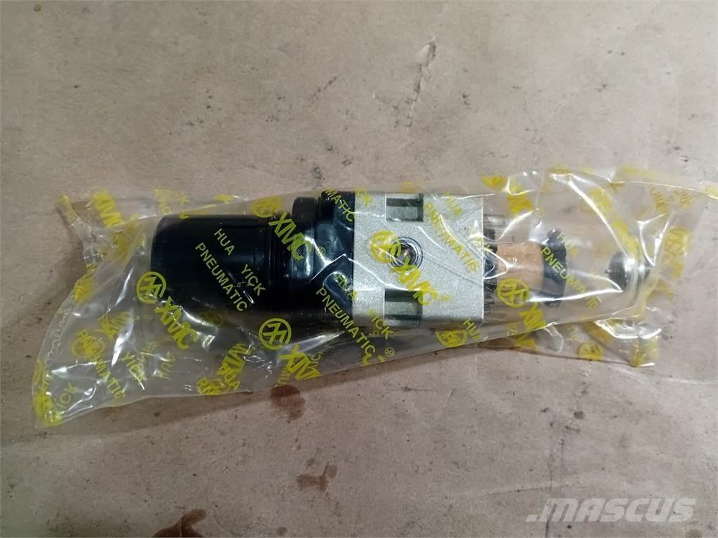  XMC AW2000-02 Entreprenør - Andet