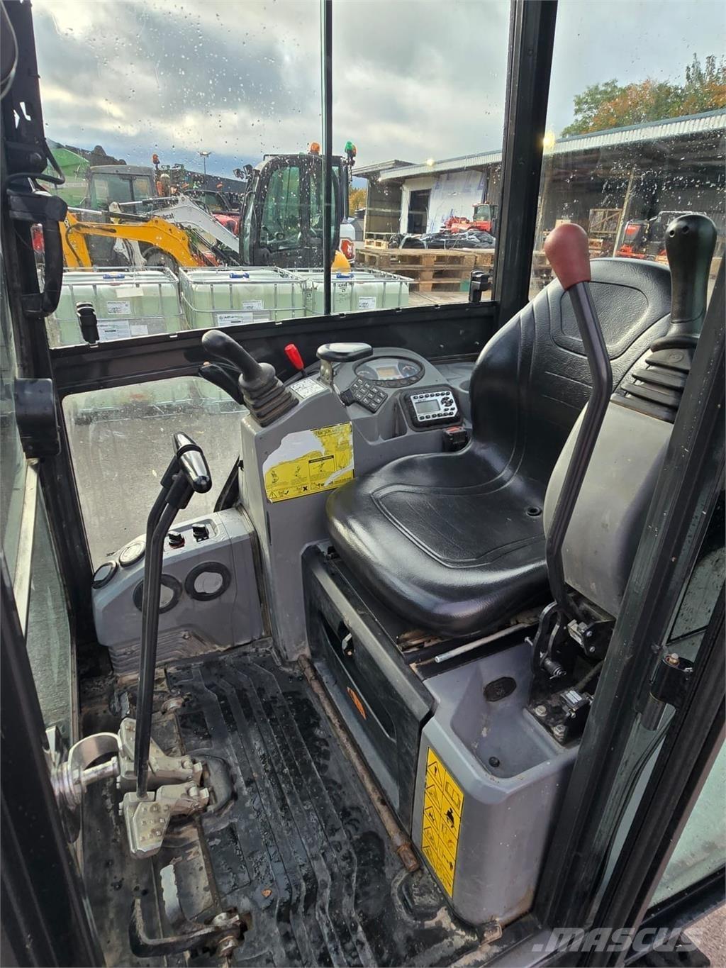 Bobcat E17 Gravemaskiner på larvebånd