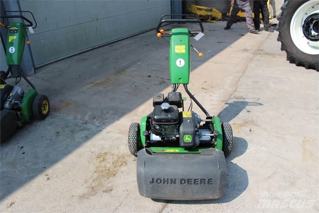 John Deere 220B Walk-behind klippere
