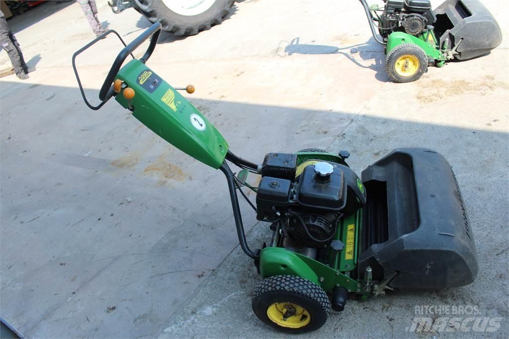 John Deere 220B Walk-behind klippere
