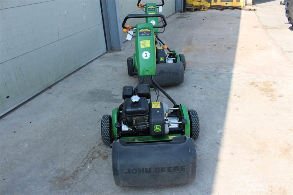 John Deere 220B Walk-behind klippere