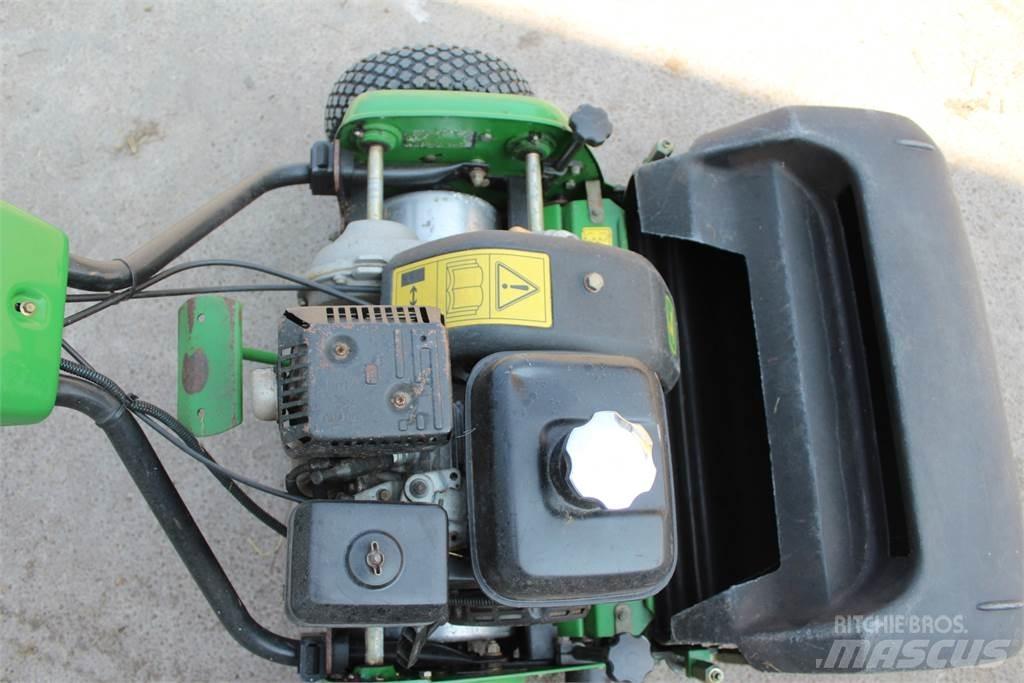 John Deere 220B Walk-behind klippere