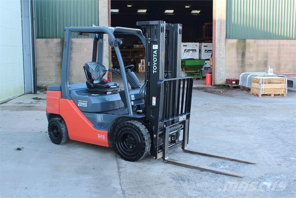 Toyota Tonero 2.5T Gaffeltrucks - andre