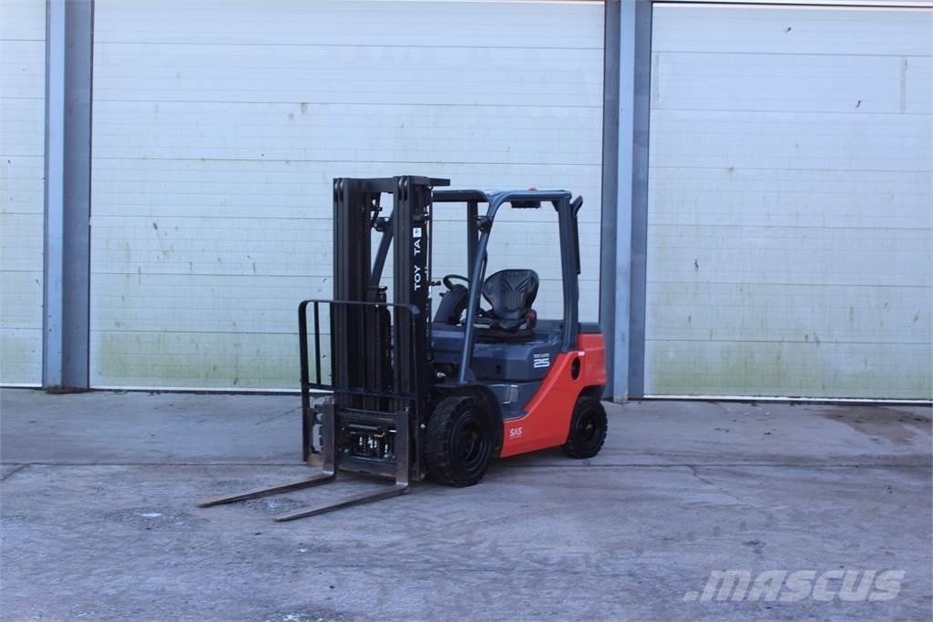 Toyota Tonero 2.5T Gaffeltrucks - andre