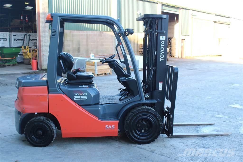 Toyota Tonero 2.5T Gaffeltrucks - andre