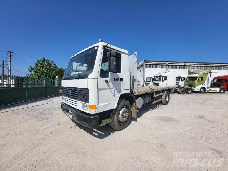 Volvo FL7 Lastbil med lad/Flatbed