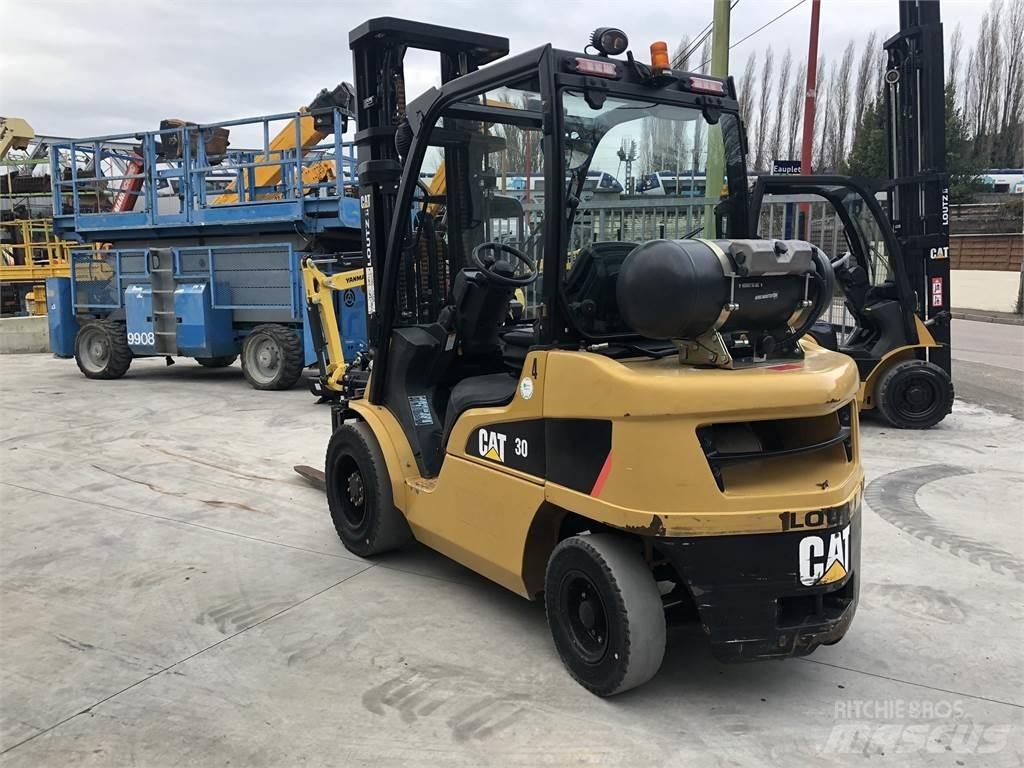 CAT GP30N Gaffeltrucks - andre