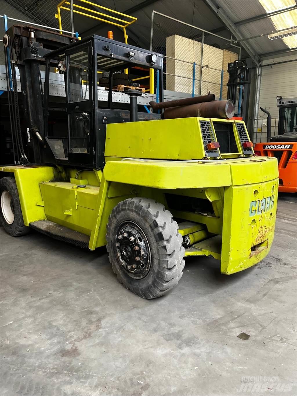 Clark DPL100 Diesel gaffeltrucks