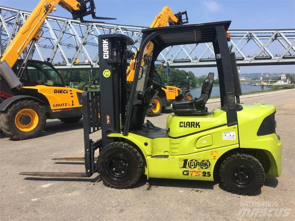 Clark GTS25D Gaffeltrucks - andre