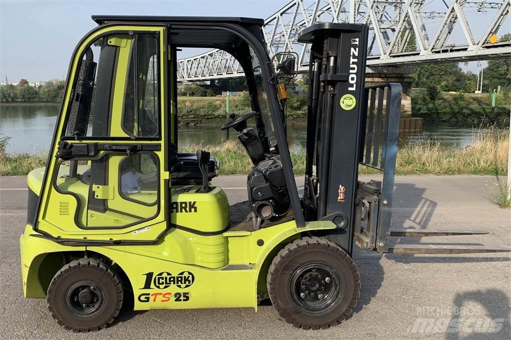 Clark GTS25D Gaffeltrucks - andre