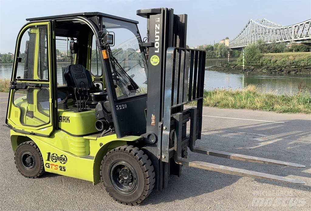 Clark GTS25D Gaffeltrucks - andre