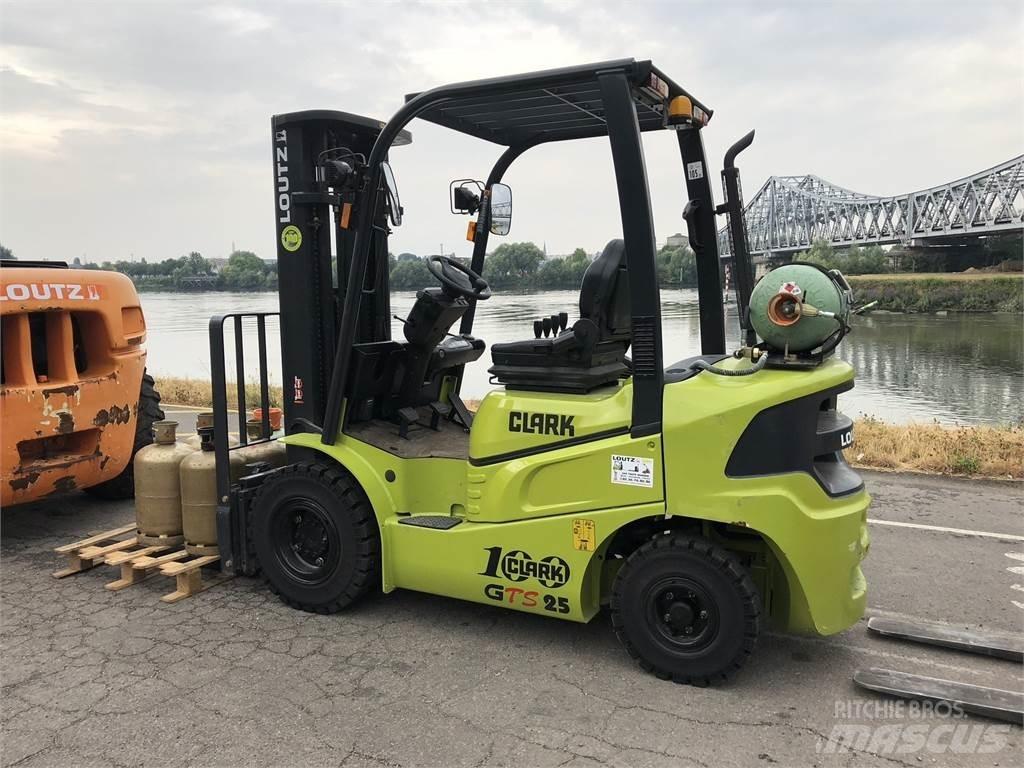 Clark GTS25L Gaffeltrucks - andre
