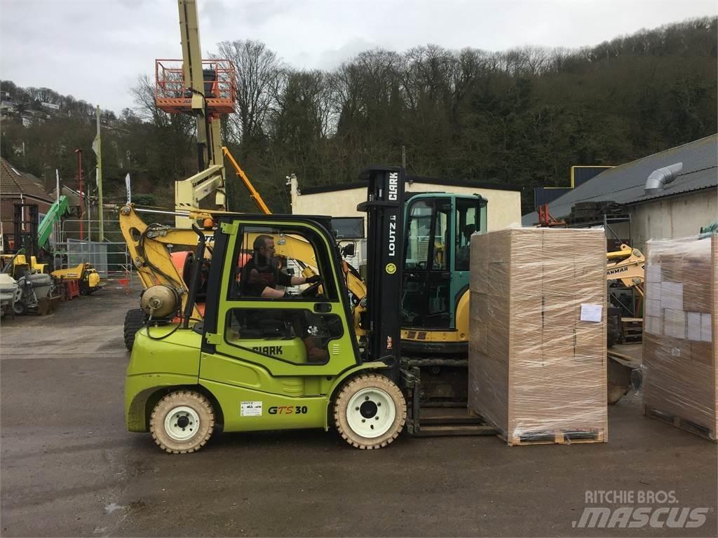 Clark GTS30L Gaffeltrucks - andre