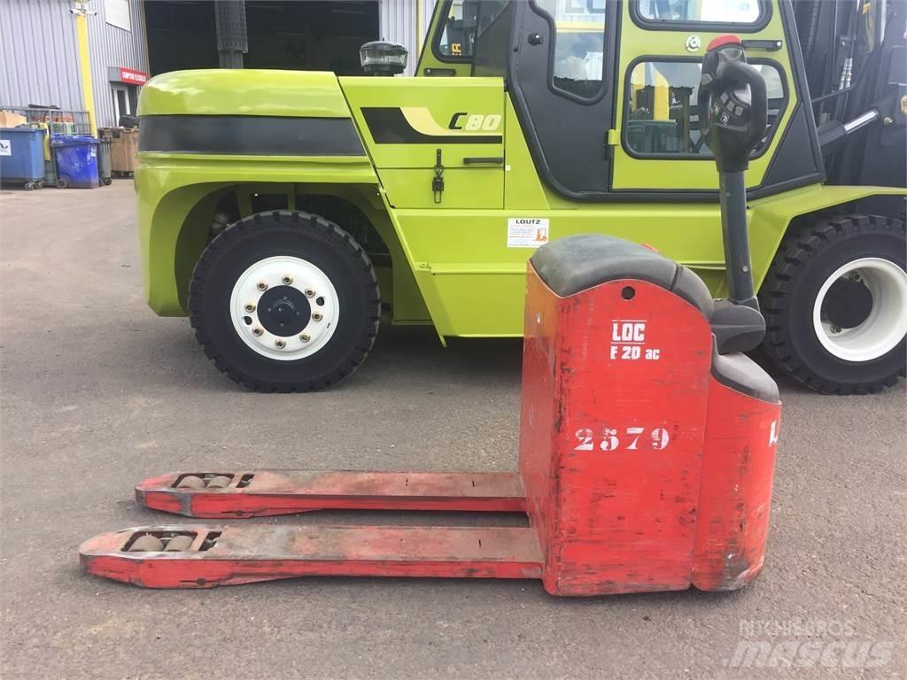 LOC E20 Gaffelstabler med gående fører