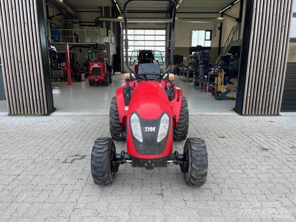 TYM T233 Kompakte traktorer