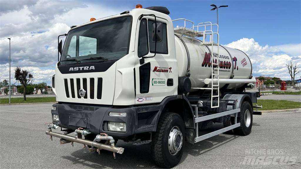 Astra HD8E 44.38 4x4 Tankbiler