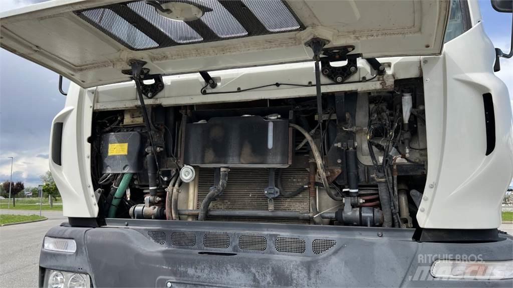 Astra HD8E 44.38 4x4 Tankbiler