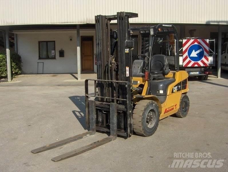 CAT DP30N Diesel gaffeltrucks