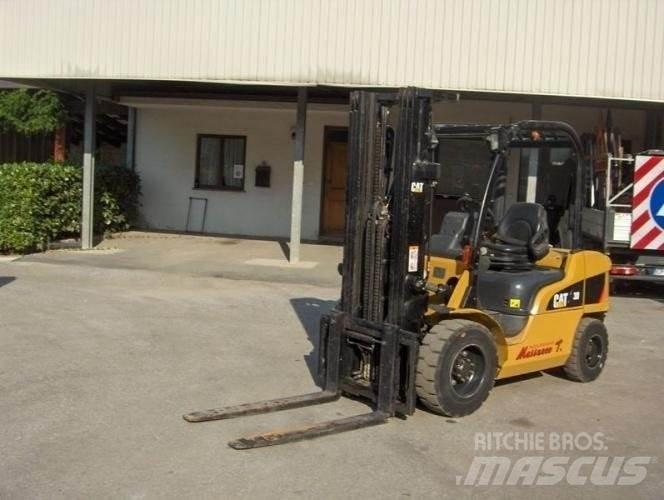 CAT DP30N Diesel gaffeltrucks