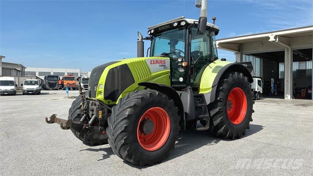 CLAAS AXION 810 4X4 Sneskovle og -plove