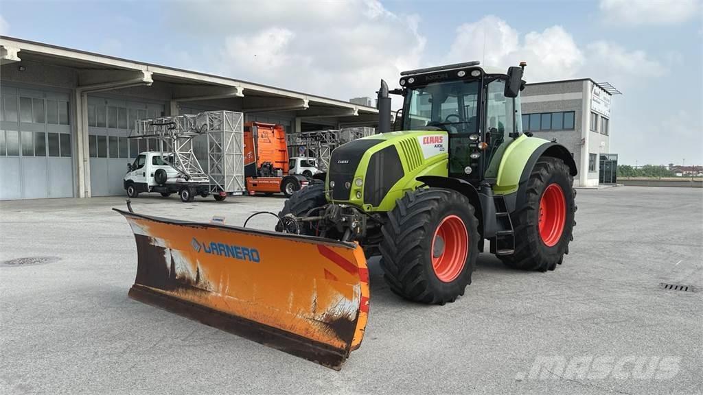 CLAAS Axion 810 4x4 Sneskovle og -plove