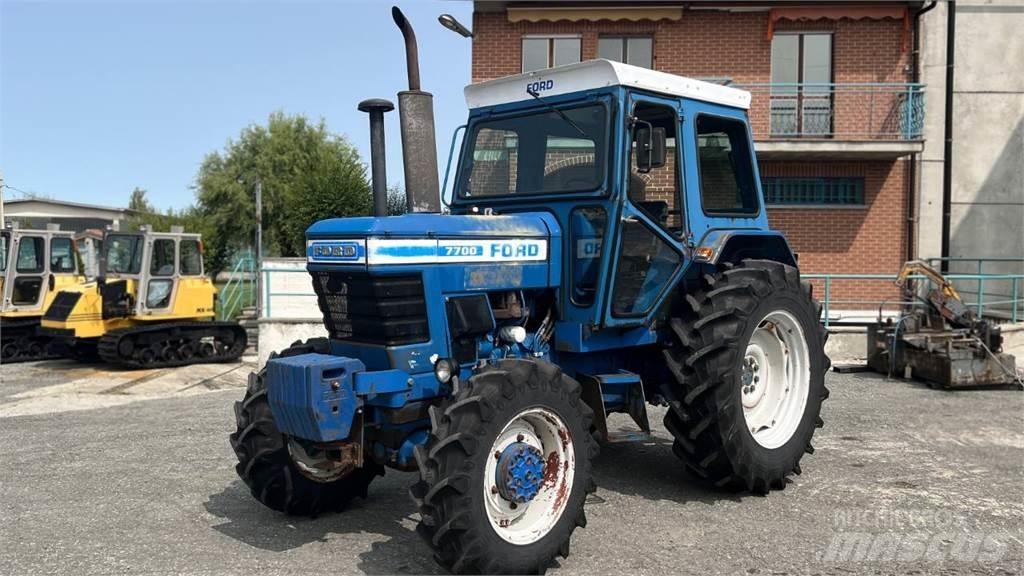 Ford 7700 4X4 Sneskovle og -plove