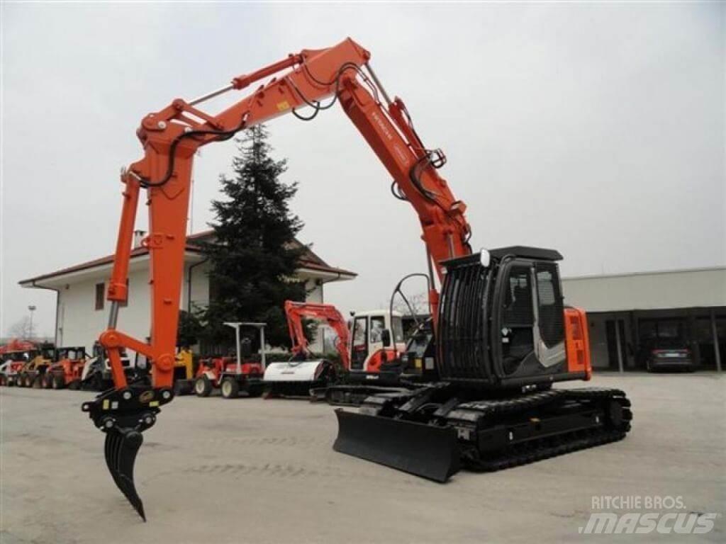 Hitachi ZX135 US-6 Gravemaskiner til skovbrug