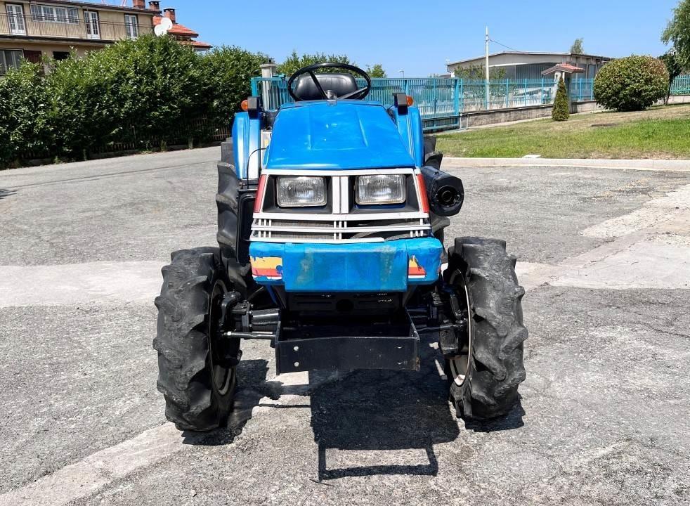 Iseki 240 4x4 Sneskovle og -plove