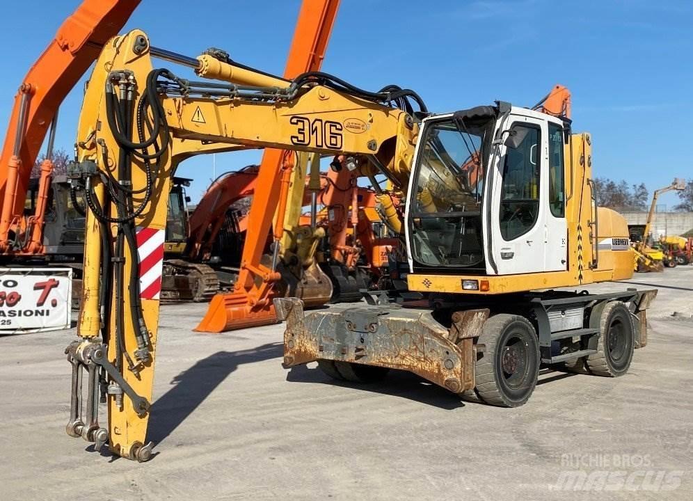 Liebherr A316 Gravemaskiner på hjul