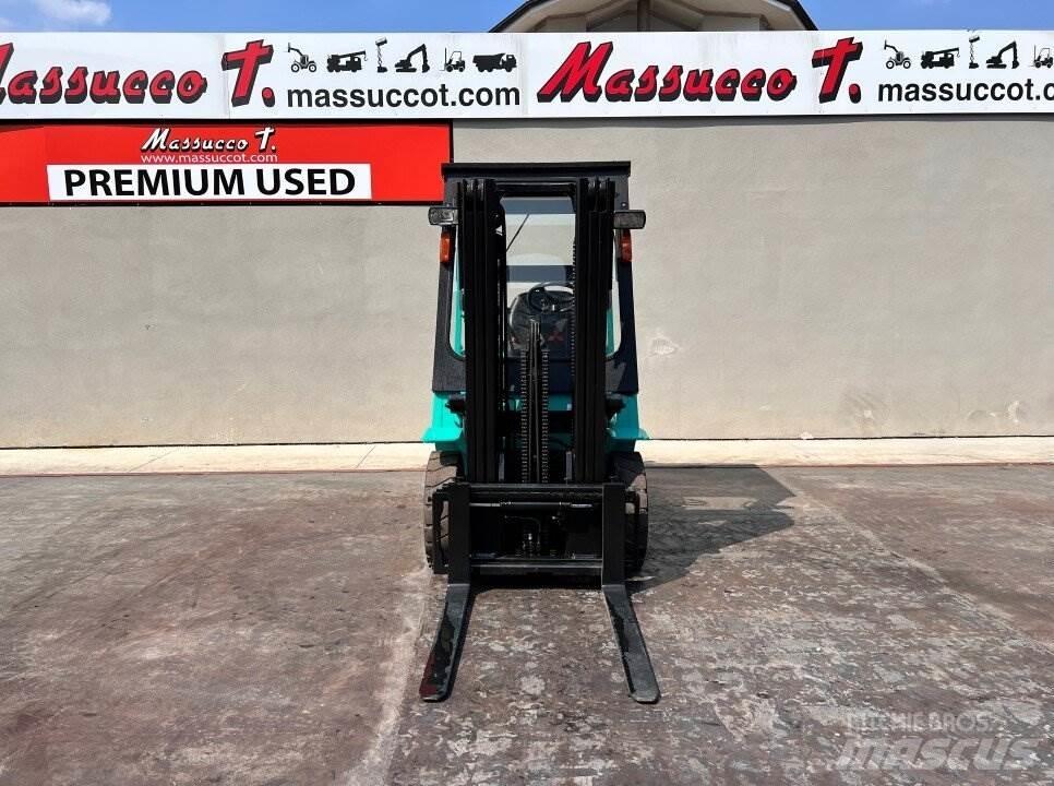 Mitsubishi FD25K Diesel gaffeltrucks