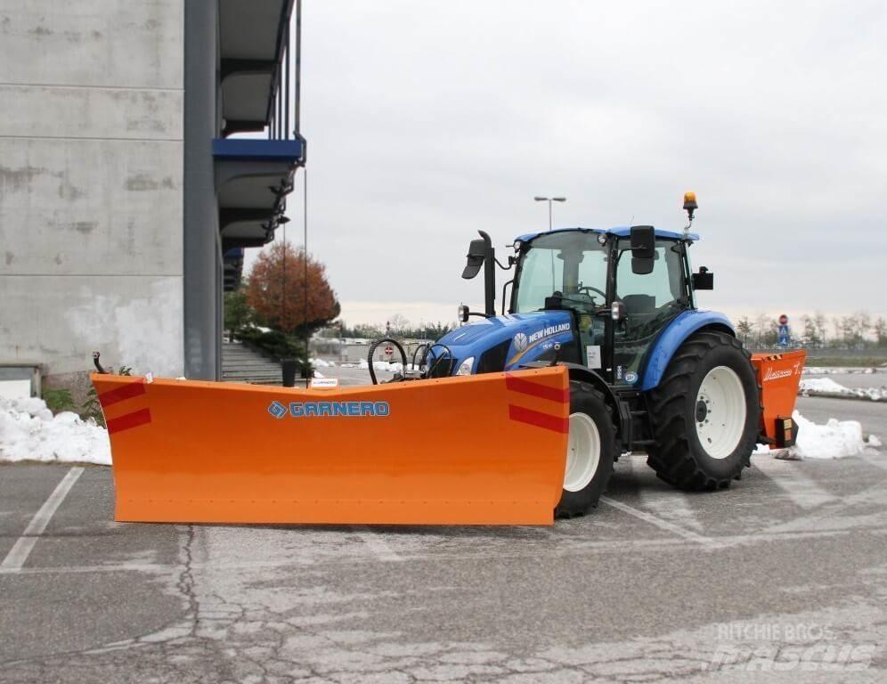 New Holland T5.115 Sneskovle og -plove