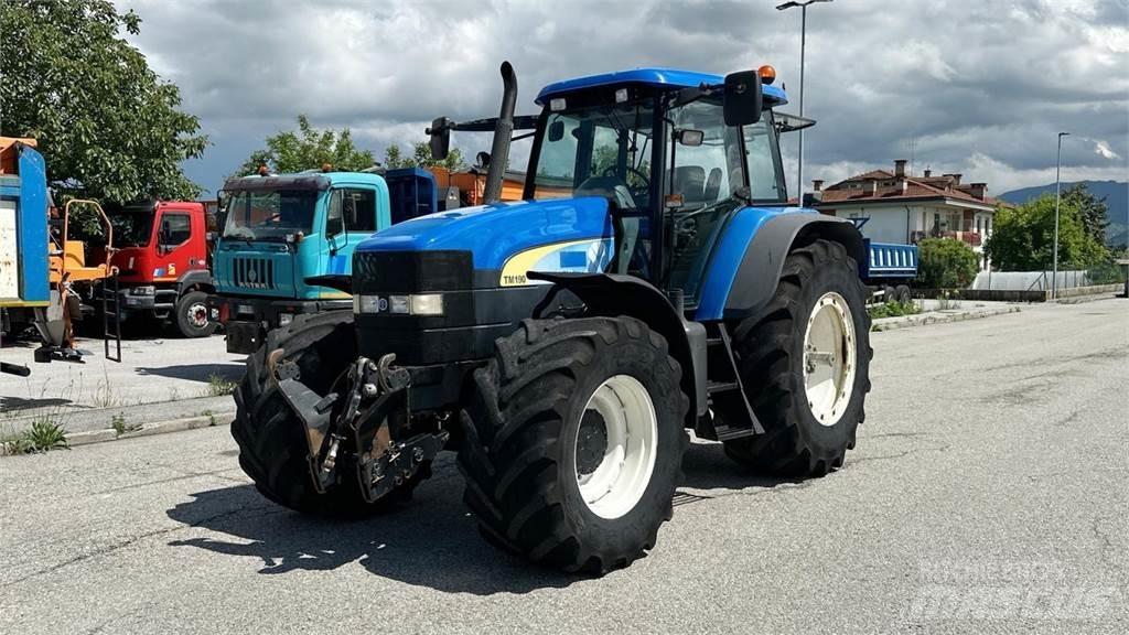 New Holland TM190 4X4 Sneskovle og -plove