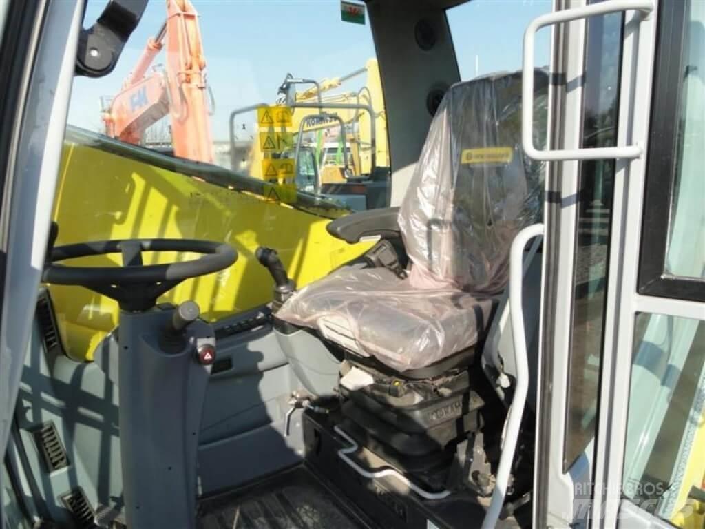 New Holland WE210 Gravemaskiner på hjul