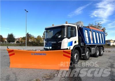 Scania P500 XT 8X4 Sneskovle og -plove