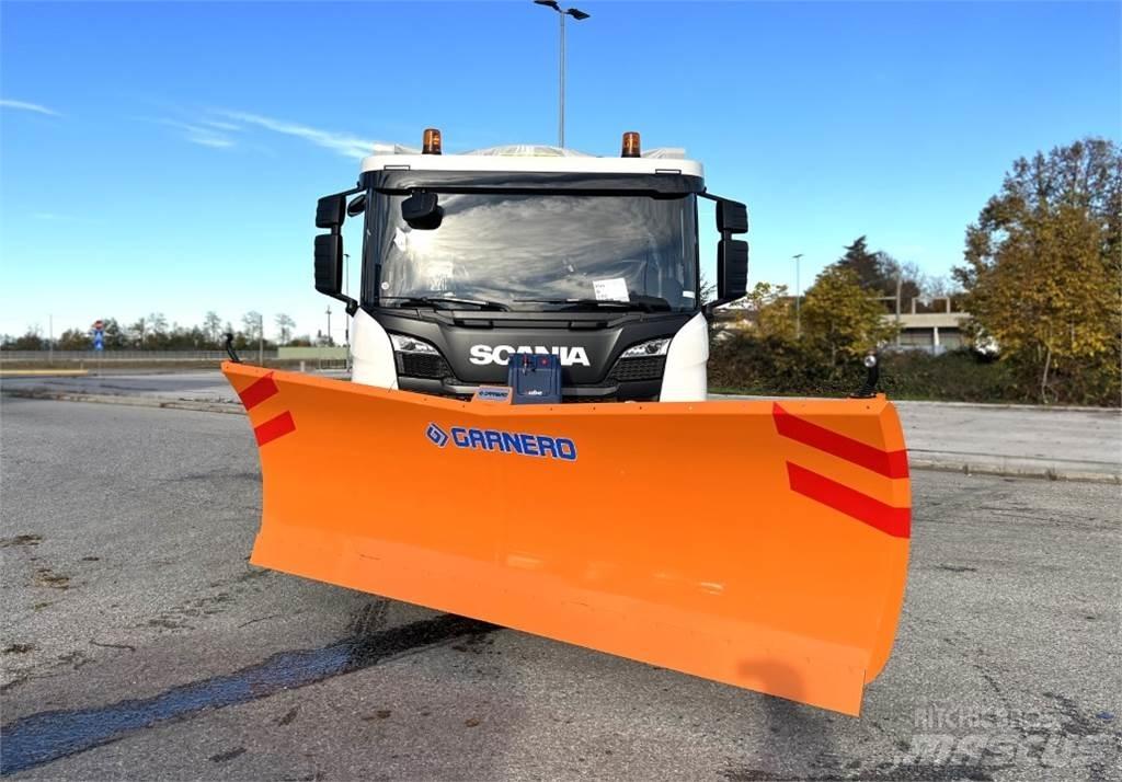 Scania P500 XT 8X4 Sneskovle og -plove