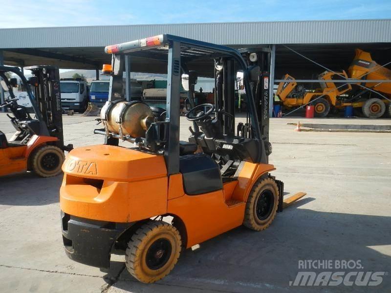 Toyota 7FG25 Gaffeltrucks - andre