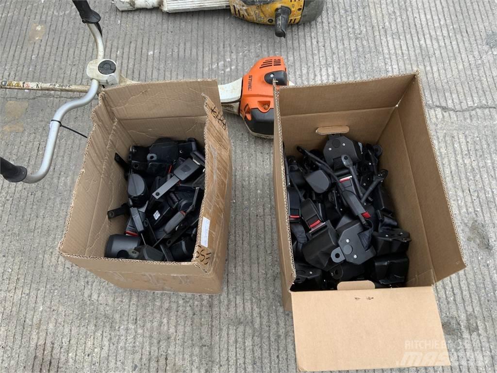  2 Boxes Of Seat Belts Landbrug - Andet 
