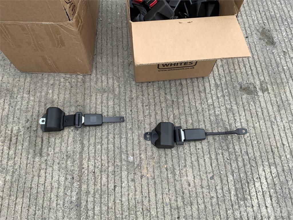  2 Boxes Of Seat Belts Landbrug - Andet 