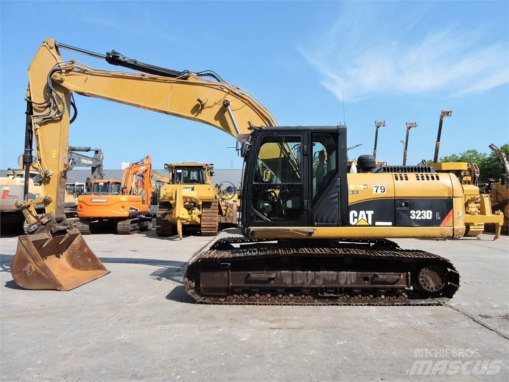 CAT 323D Gravemaskiner på larvebånd