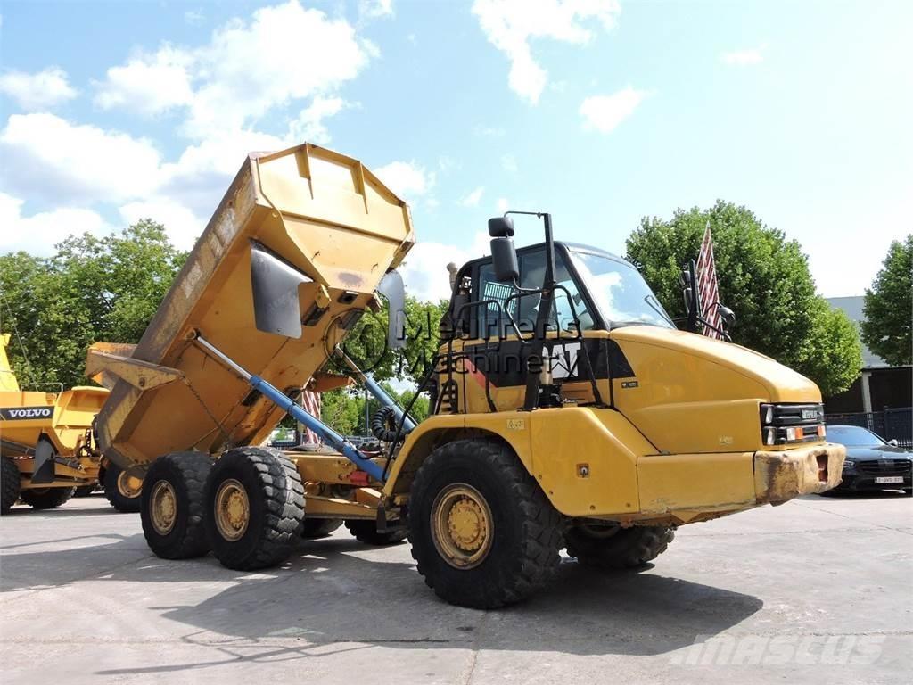 CAT 730 Terrængående lastbiler