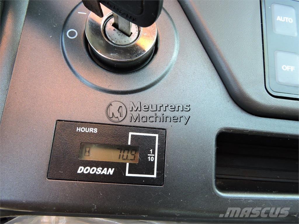 Doosan DX140LC Gravemaskiner på larvebånd