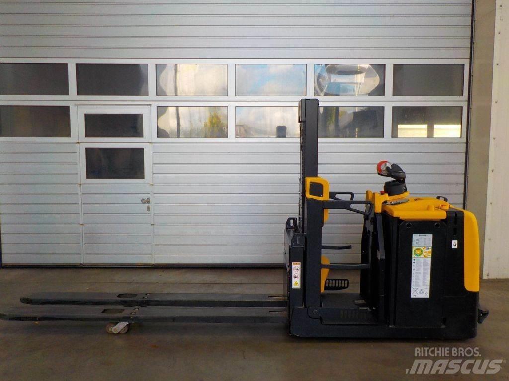 Yale MO25 Plukketruck, medium