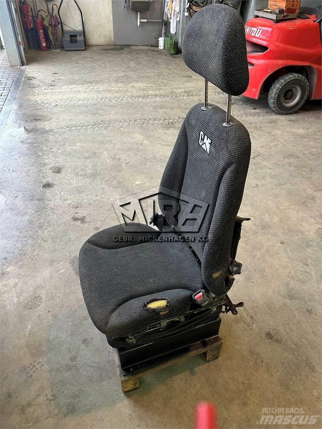 CAT 966 KXE / Sitz Kabiner og interiør