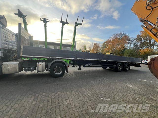 Kögel S18 Semi-trailer med lad/flatbed