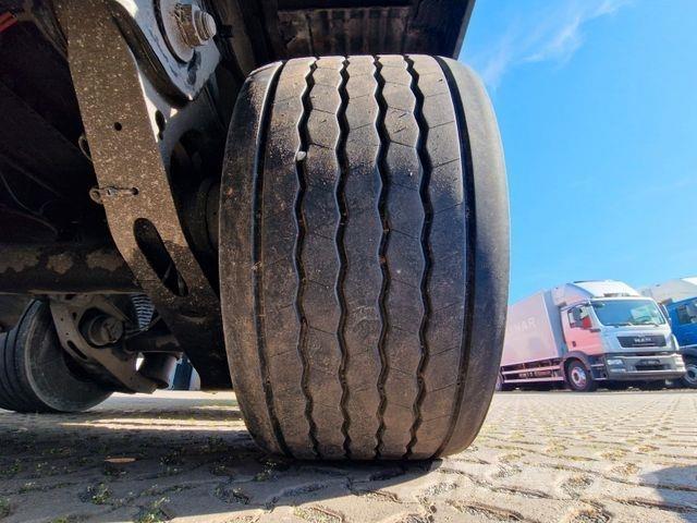 Krone SD Semi-trailer med Gardinsider