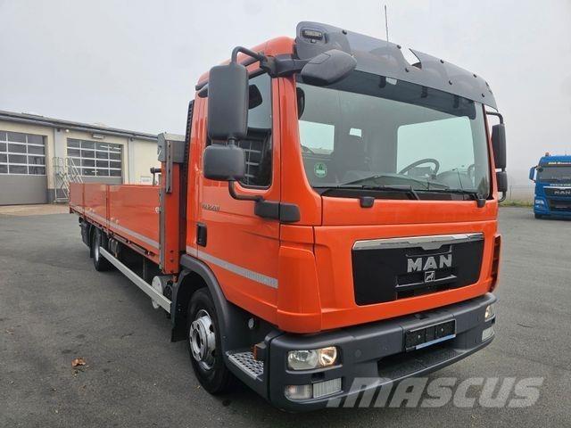 MAN 12.220 Lastbil med lad/Flatbed