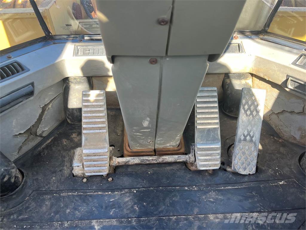 CASE 821C Læssemaskiner på hjul