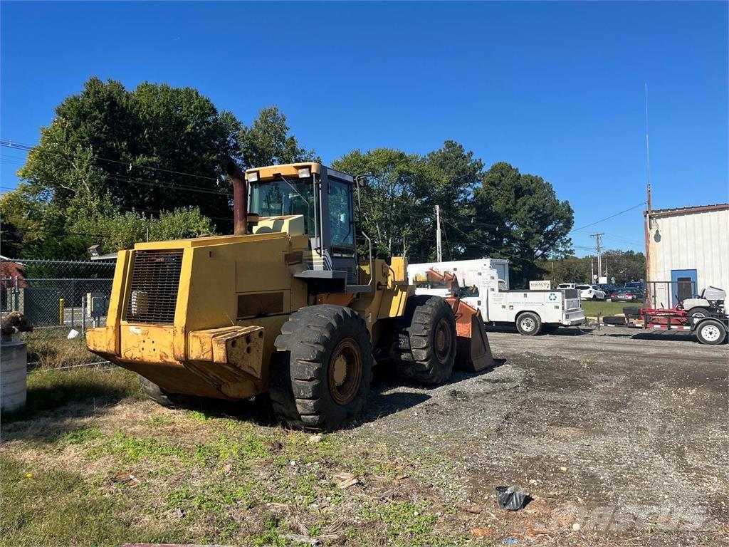 CASE 821C Læssemaskiner på hjul